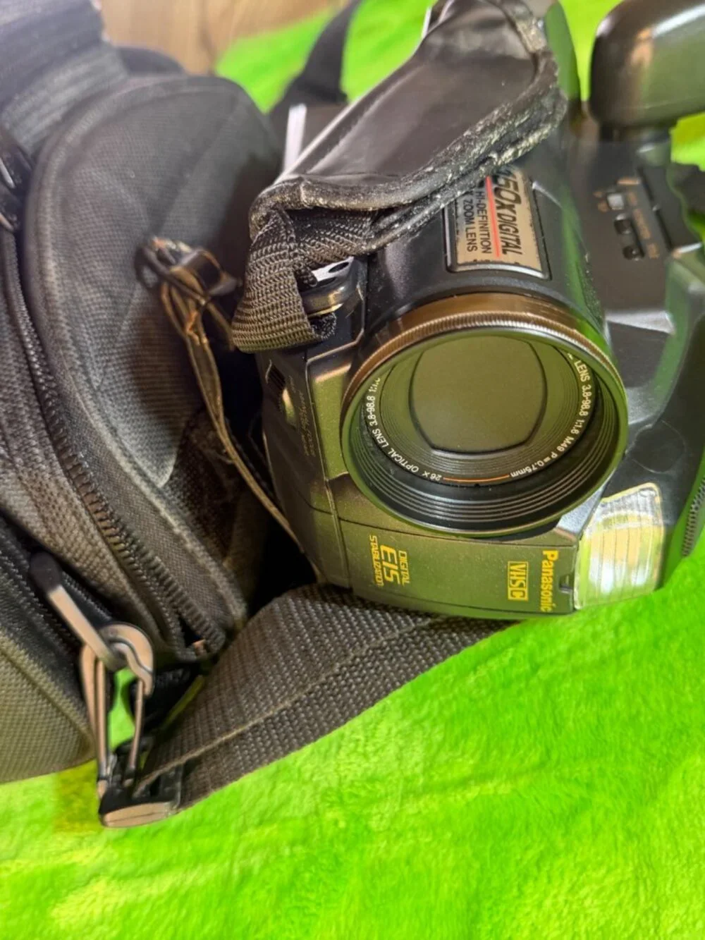 Panasonic PV-L579 Palmcorder VHS-C Camcorder with Ambico Bag